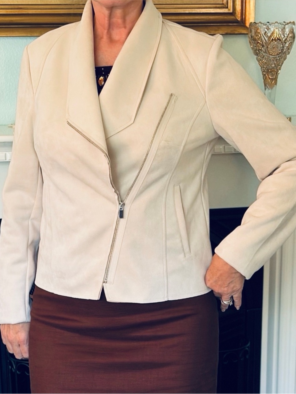 Tahari Womens Cream Faux Suede Asymmetrical Zip Jacket. EUC
